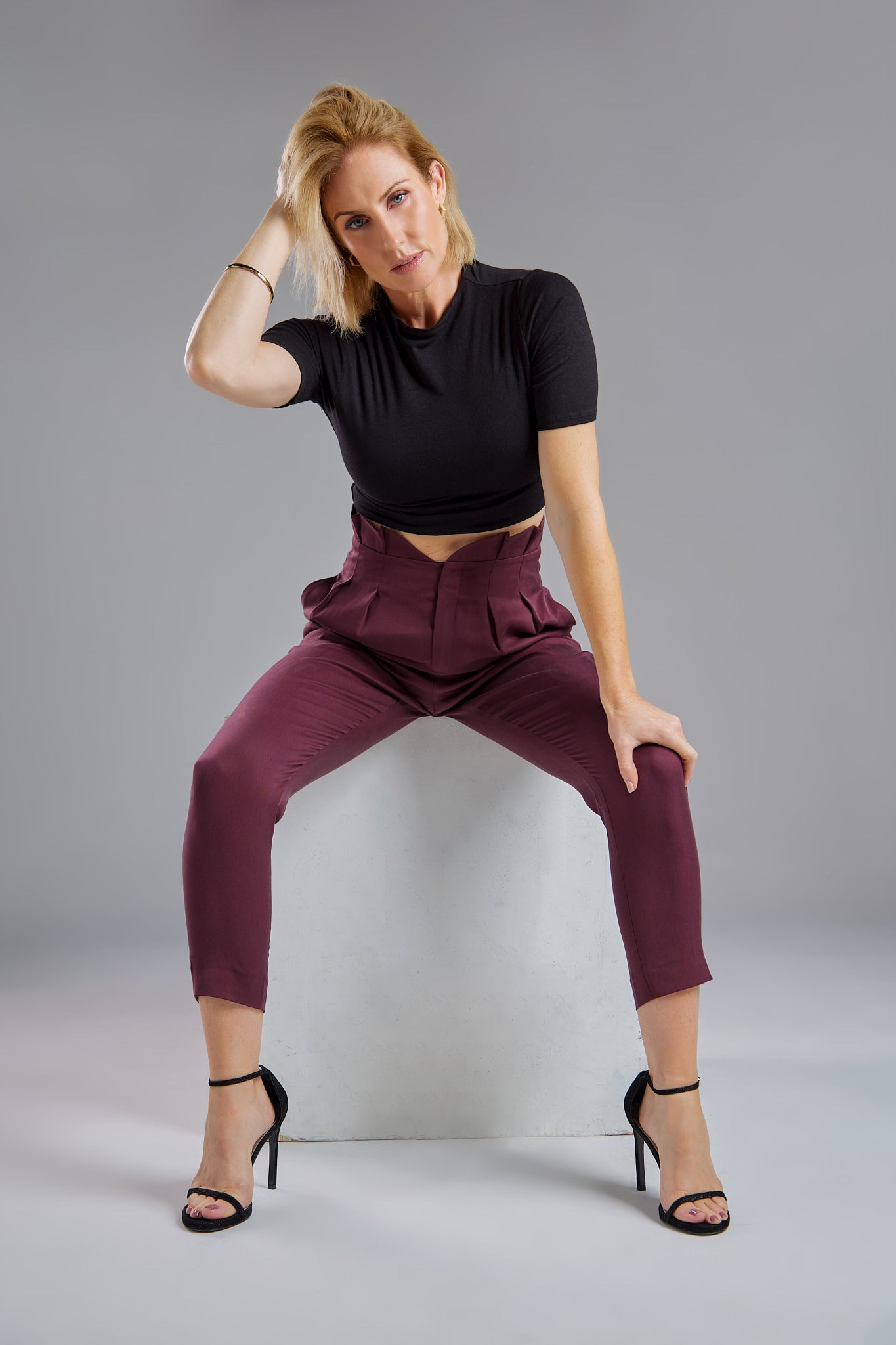 Seragyi Loulou tapered pleats pants, part of the Women's Suits collection, made from silky, eco-friendly lyocell twill. These Women's Suit Pants offer comfortable draping around the hips and thighs, with versatility to pair with blazers or casual tanks. A perfect addition to your Women's Clothing wardrobe.