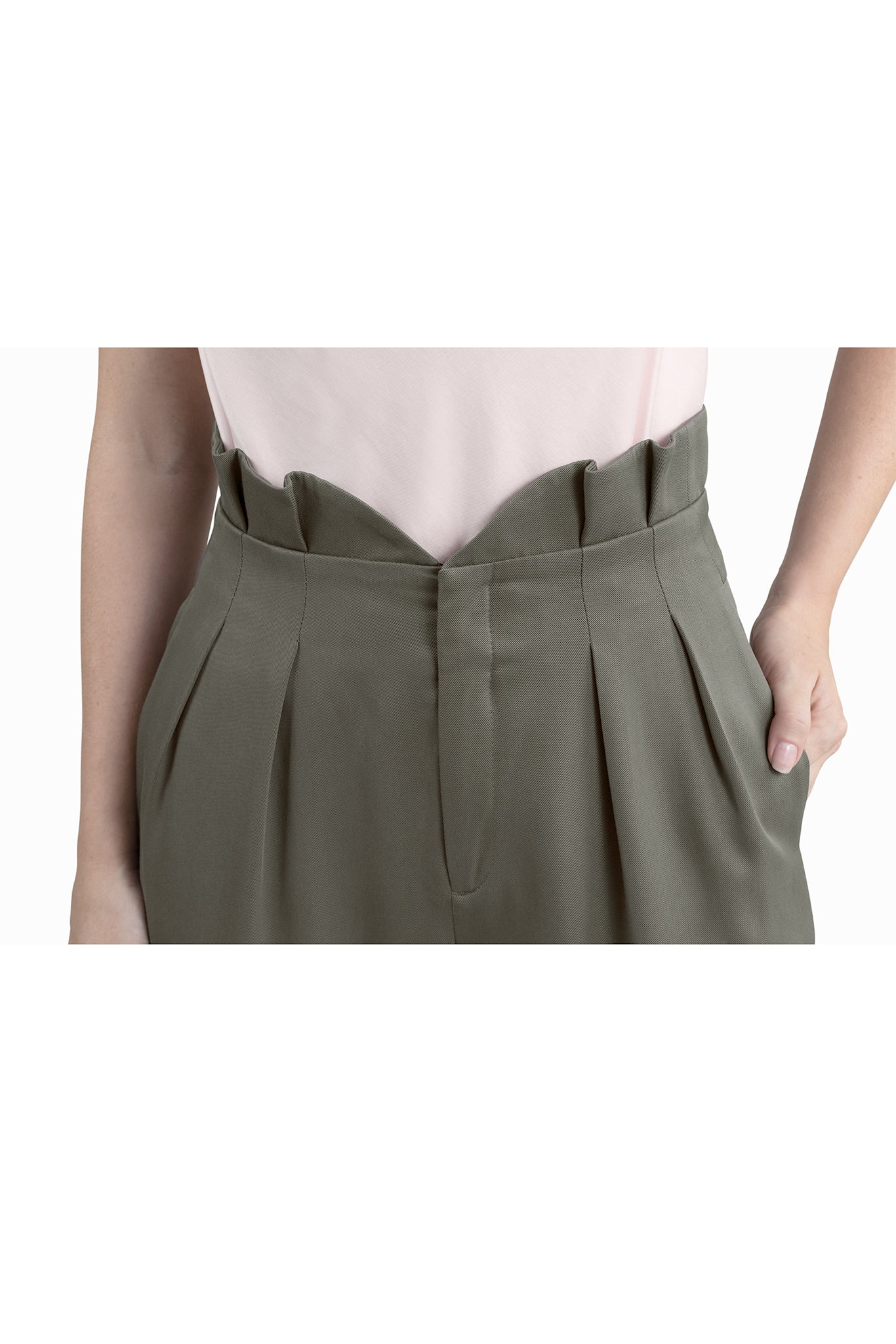 Seragyi Loulou tapered pleats pants, part of the Women's Suits collection, made from silky, eco-friendly lyocell twill. These Women's Suit Pants offer comfortable draping around the hips and thighs, with versatility to pair with blazers or casual tanks. A perfect addition to your Women's Clothing wardrobe.